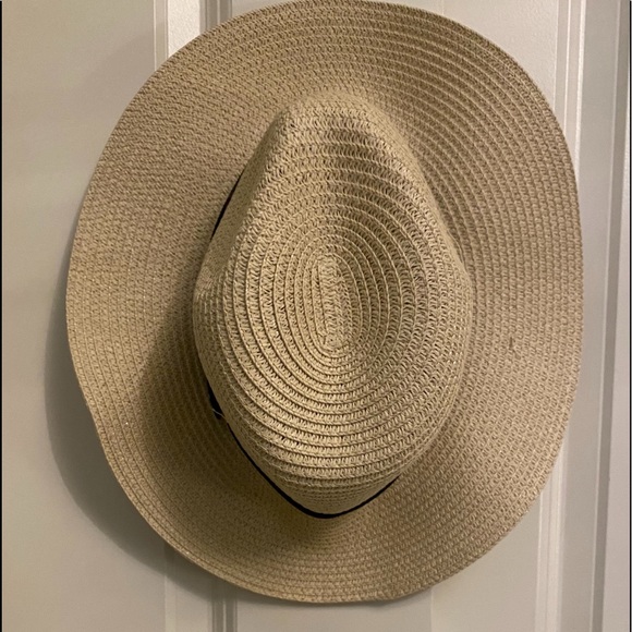 Packable beach/everywhere straw hat 👒 - Picture 2 of 4